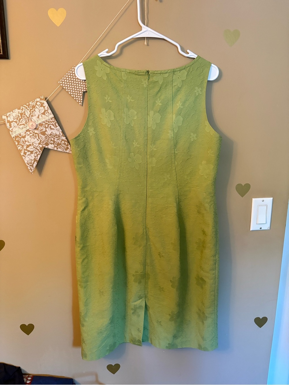 Cleo Green Floral Textured Sleeveless Shift Dress - Picture 11 of 11